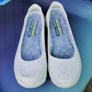 NIB  Skechers 23480 EZ Flex 3.0 Be You, 7.5 white